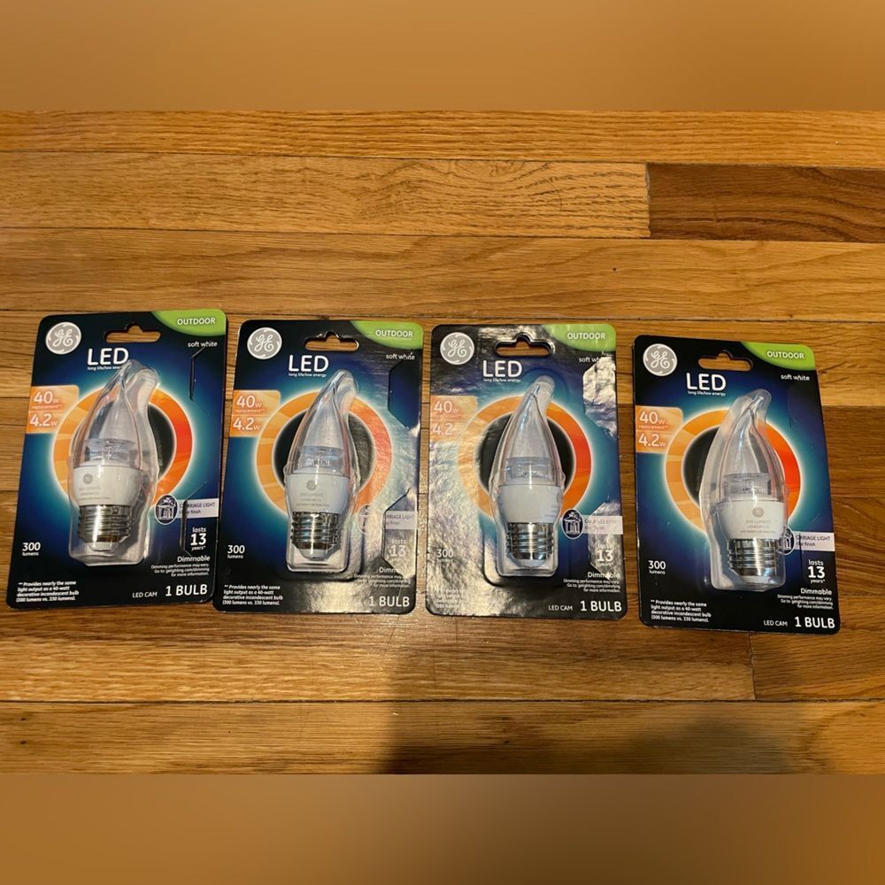4 New GE LED Outdoor Dimmable Light Bulbs - Carriage Light - Soft White